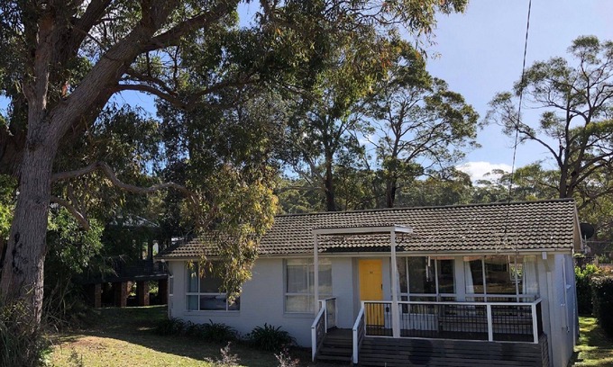 Manyana House | Beachfront Bliss at Sunny Side with Ocean Views & Pool