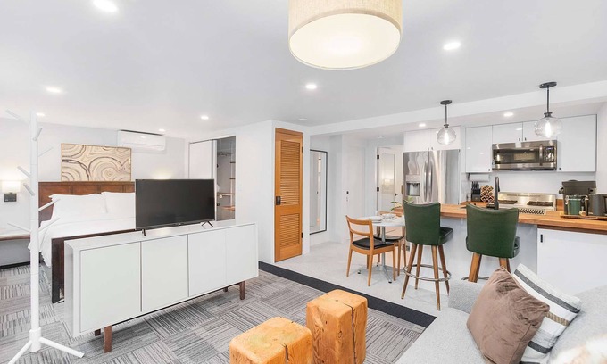 Green Lake Apartment | Top-Rated Sunny Side Studio on Green Lake with Spa & Kitchen