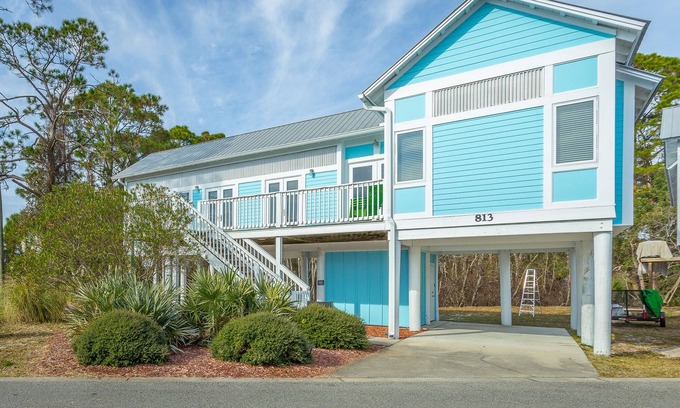 Carrabelle Cottage | Inviting Sunny Side Up: 10/10 Rated, Steps to the Beach