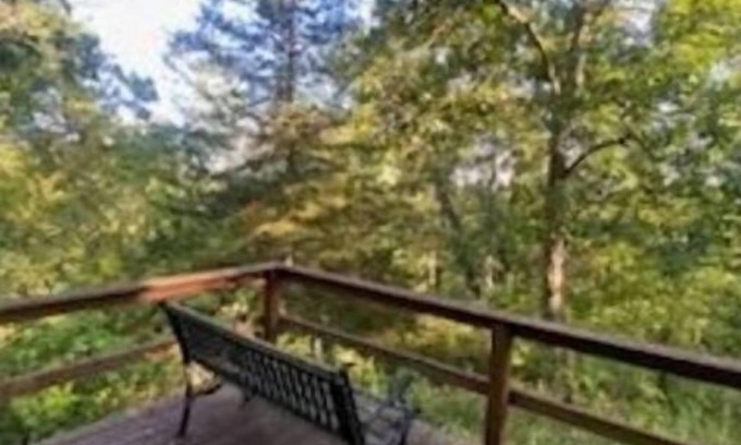 Ipava Cabin | Cozy Sunny Slope Cabin with Family-Friendly Amenities