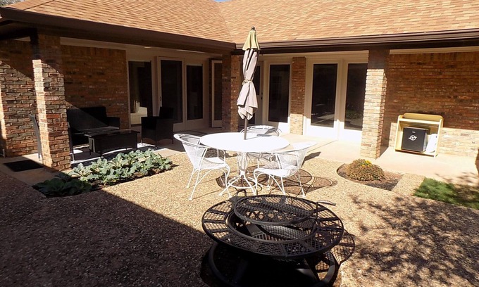 Midland House | Bright and Private Retreat with Pet-Friendly Amenities