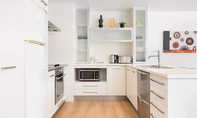 Mount Maunganui Apartment | Bright Oceanfront Retreat in Downtown Mount with Pool Access