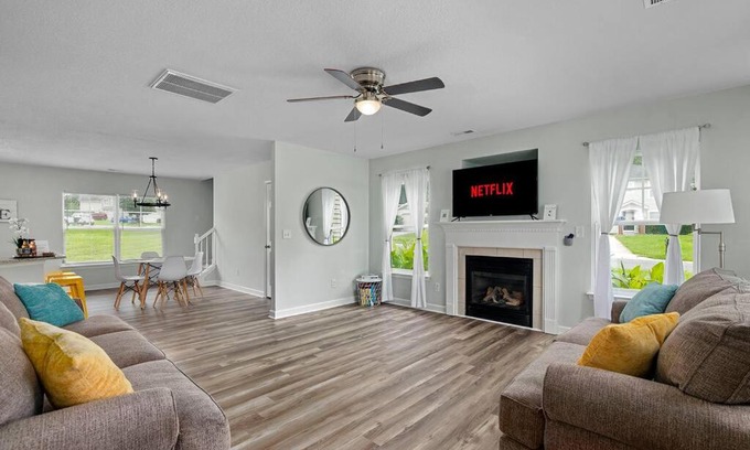 Paw Creek House | Bright Oasis 10 Minutes from Whitewater Center for Families