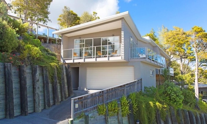 Paihia House | Bright Seaview Retreat: Guest Rated 9.8 with Pool & Oceanfront