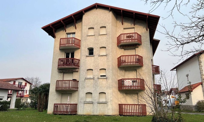 Cambo-les-Bains Apartment | Cozy Studio Flat in Cambo-les-Bains for Two Guests