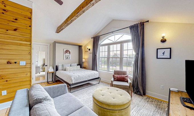 Waterbury Center Apartment | Inviting Suite in Historic Farmhouse with Hot Tub & Deck
