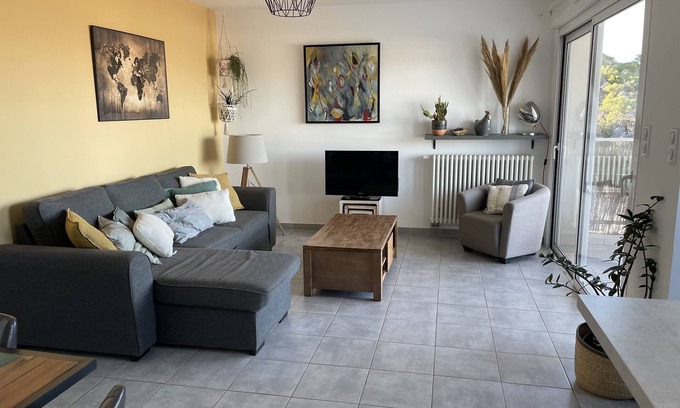 Ajaccio Apartment | Inviting Sunny T2 with Sea View & Pet-Friendly Amenities