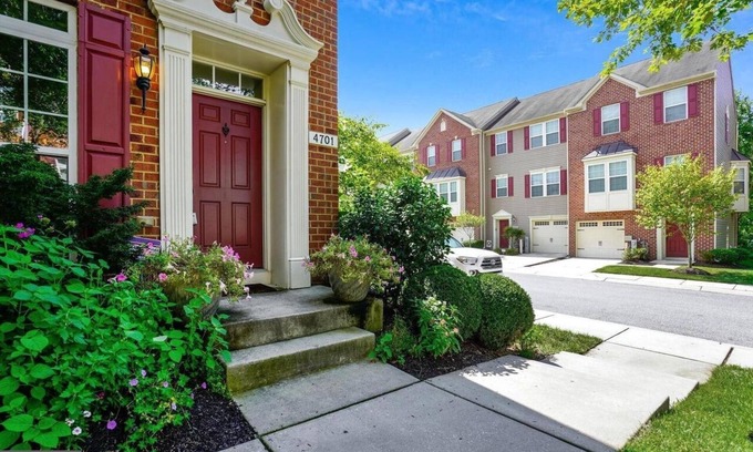 Ellicott City House | Sunny Townhome: 4BR, Child-Friendly Stay with Breakfast
