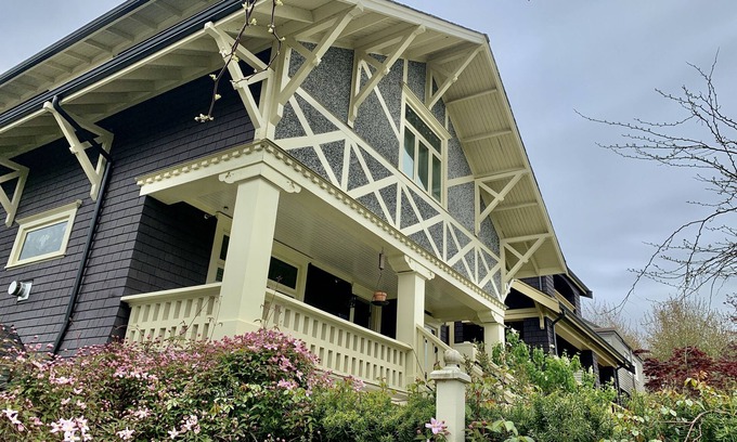 Kitsilano House | Bright Two-Bedroom Heritage Home with Oceanfront Views