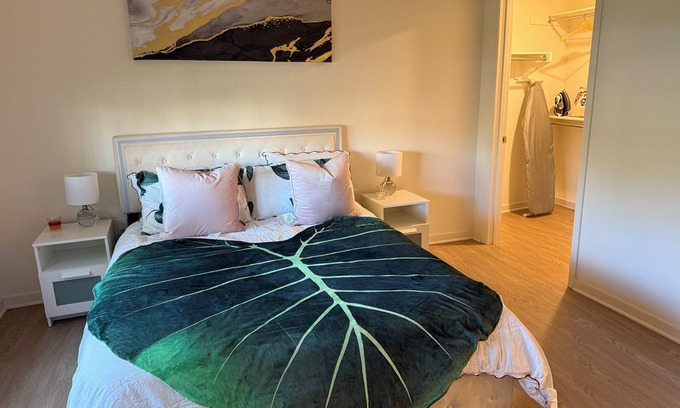 Airport Area Apartment | Sunny view in Irvine