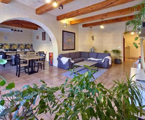 Nadur House | Oceanfront Sunny Villa with Pool and 9.5/10 Rating