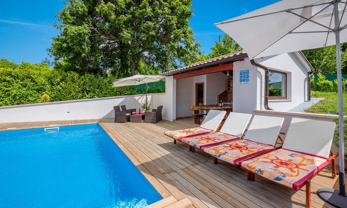 Lindar House | Sunny Villa with Private Pool & Ocean View - Rated 10/10