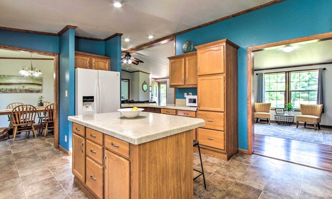 Wisconsin Dells Apartment | Sunny Wisconsin Dells Escape with Deck, Fire Pit & Pool
