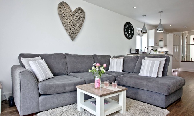 Exmouth Apartment | Oceanfront Sunnymead Penthouse in Exmouth for 4 Guests