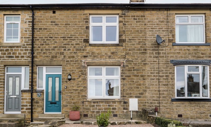 Silsden Cottage | Sunnymede: Family-Friendly Retreat with Garden in Silsden