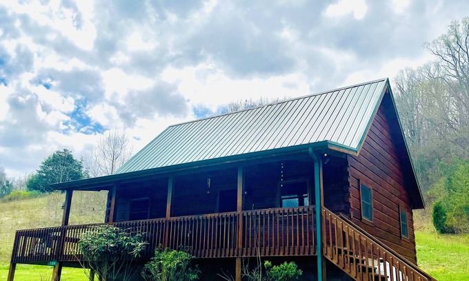 Roan Mountain Cabin | Exceptional Sunnyside Cabin on the Doe River - Pet Friendly