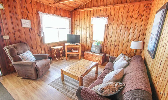 Greenbush Apartment | Sunnyside Combined 6BR 3BA Lakefront Retreat