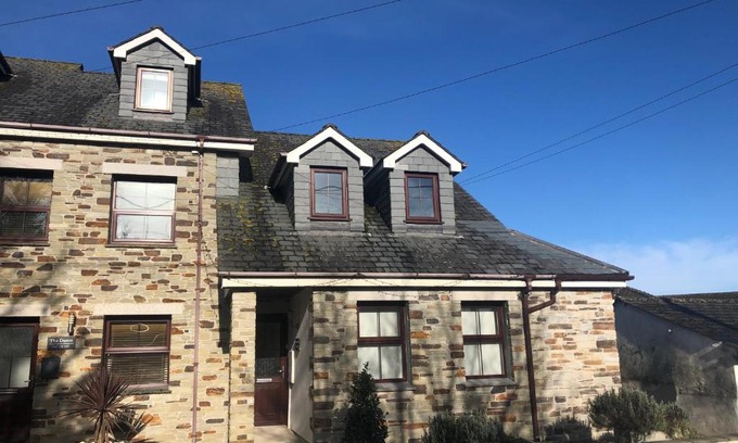 Crantock House | Discover Sunnyside Cottage: 4-Star Family-Friendly Retreat