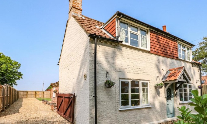 Sleaford House | Pet-Friendly Escape at Sunnyside Cottage - Rated 9.4/10