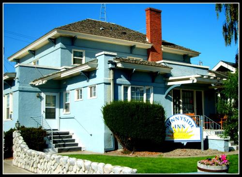 Outlook Bed & Breakfast | Cozy Sunnyside Inn Bed & Breakfast with Family-Friendly Dining
