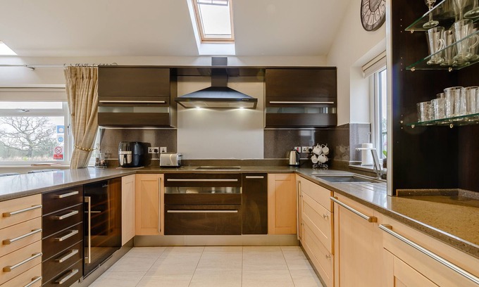 Blackburn Cottage | Delightful Sunnyside Shreyas: Family-Friendly with Breakfast