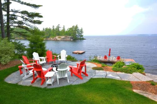 Gravenhurst House | Pet-Friendly Retreat at Sunnyside Up for Family Travelers