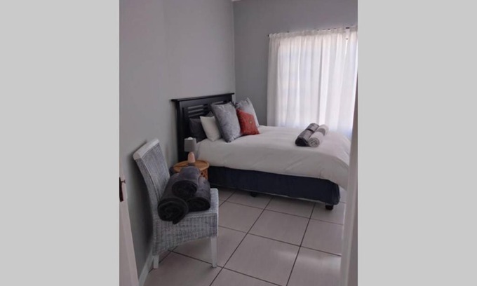 Gonubie Apartment | Relaxing Sunnyspot with Ocean View - Rated 9/10 by Guests