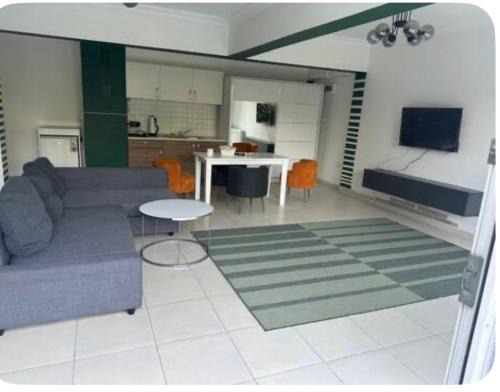 Pendik Apartment | Relaxing Retreat: 7 Minutes to Sabiha Gökçen with Pool