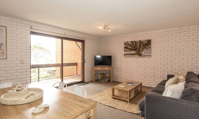 Jindabyne Apartment | Experience Sunrise: Lake View, Pool & Perfect 10/10 Rating