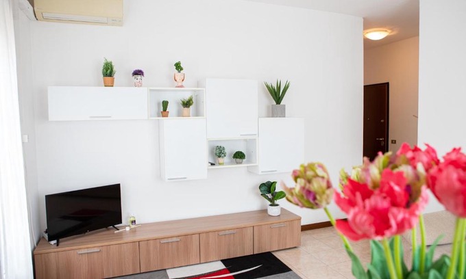 Calvairate Apartment | Convenient Stays at Sunrise, 15 Min from Duomo