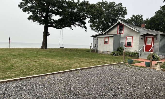 Edwardsville Cottage | Unforgettable Sunrises & Sunsets at the Bay Retreat