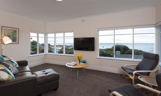 Penguin House | Experience Sunrise at Penguin: 5-Star Oceanfront Retreat