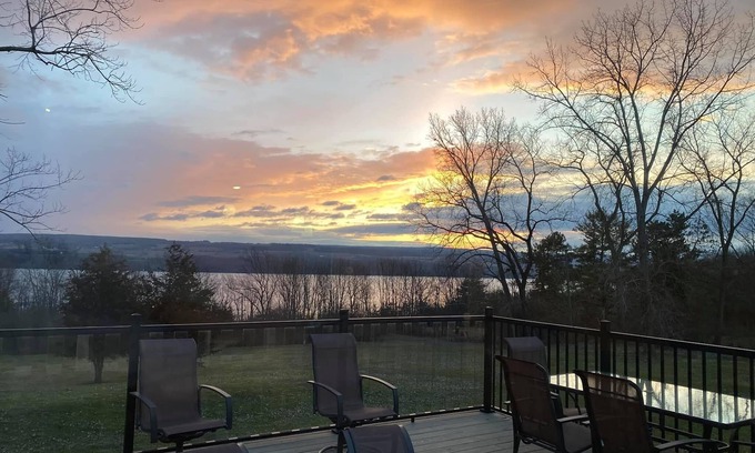 Valois House | Experience Sunrise at the Sawmill - Couples' Retreat Awaits!