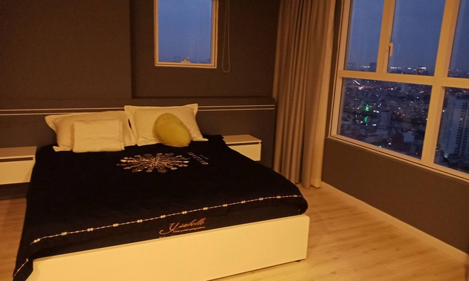 District 7 Apartment | Inviting Sunrise City View in District 7, Ho Chi Minh