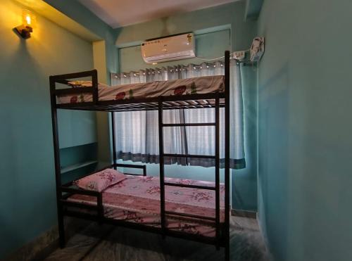 Sindhi Camp House | Cozy Sunrise Guest House in Banipark with Breakfast Included
