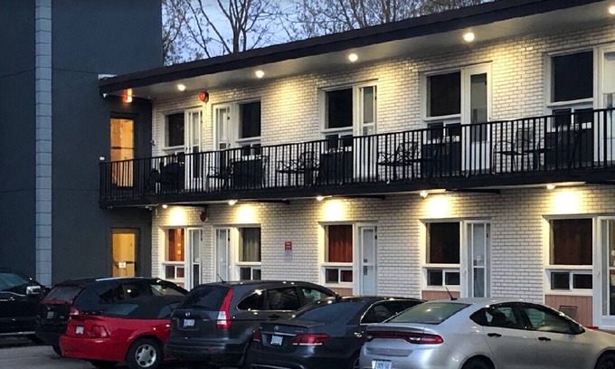 Parry Sound Hotel | Cozy Sunrise Inn: Family-Friendly with Complimentary Breakfast