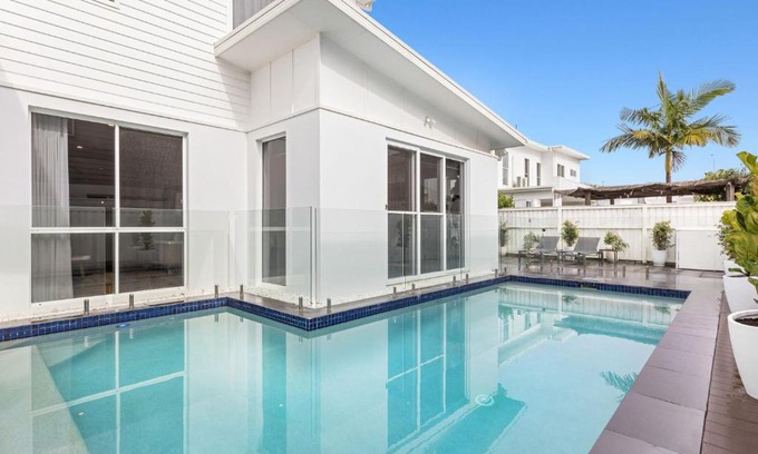 Kingscliff House | Inviting Sunrise Mansion with Pool - Ideal for Families