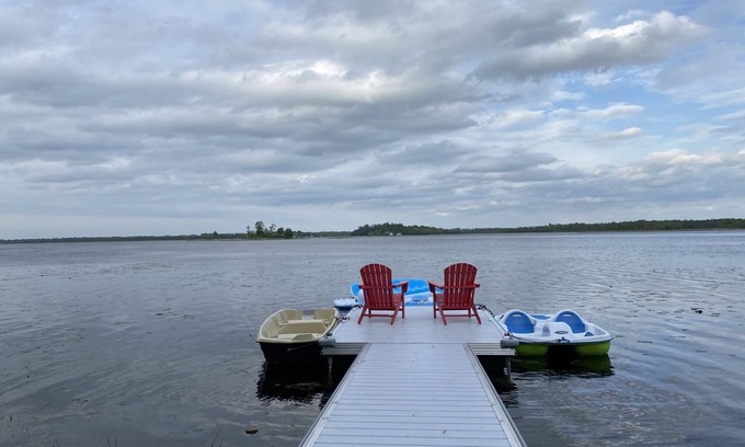 Kawartha Lakes Cottage | Cozy Sunrise Cottage on Pigeon Lake - Family Friendly Escape