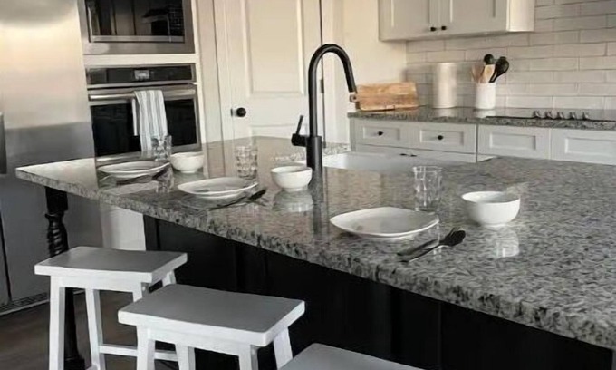 Livingston House | Experience Sunrise on Serenity at Lake Anna with Family-Friendly Amenities