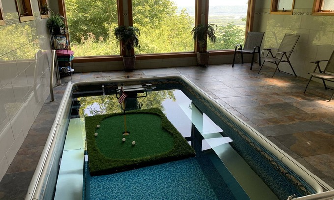 Wabasha House | Unwind at Sunrise on Skyline: Indoor Pool & Gorgeous Views
