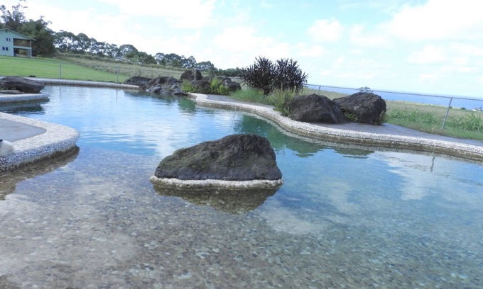 Pepeekeo House | Beachfront Retreat with Private Pool & Top Guest Rating 9.6