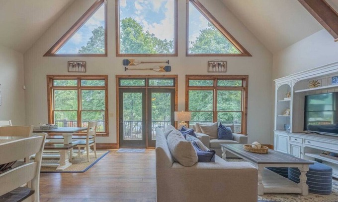 Reed Creek House | Exquisite Sunrise Retreat with Lake Views & Hot Tub Access