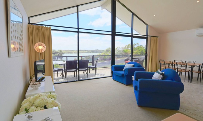 Waterhouse House | Lake View Bliss at Sunrise Robe - Rated 9.6/10 by Guests