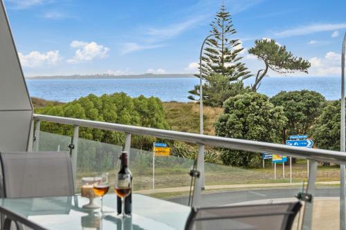 Papamoa Beach Apartment | Relaxing Seaviews and BBQs at Papamoa Beach Apartment