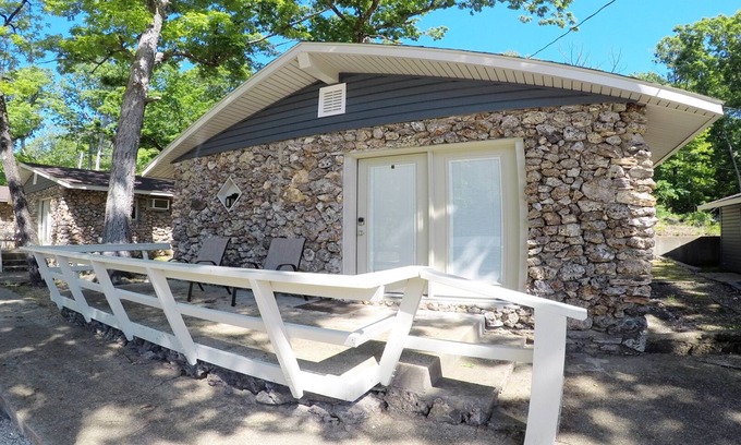 Sunrise Beach Cabin | Inviting Sunrise Shores Cabin #3: Lakefront Bliss & Pool