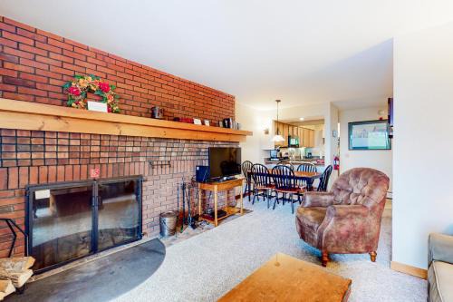 Killington Apartment | Relax at Sunrise Village with Pool and Hot Tub Amenities