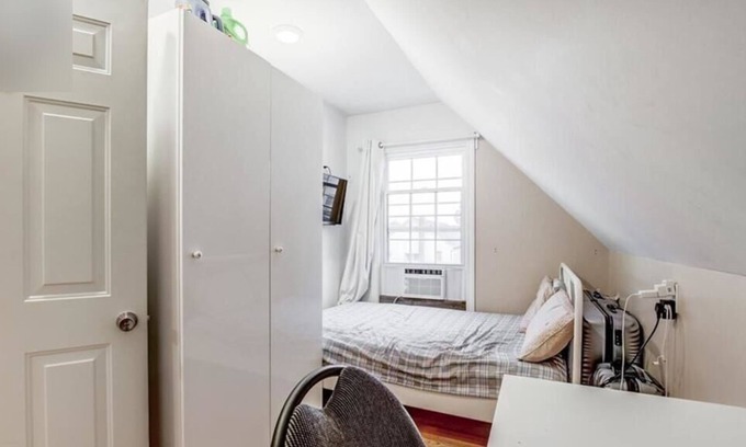 Welland House | Beautiful Sunrise Top Bedroom for Your Next Getaway
