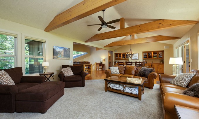 Sunriver House | Experience Sunriver's King Suites, Hot Tub & SHARC Passes