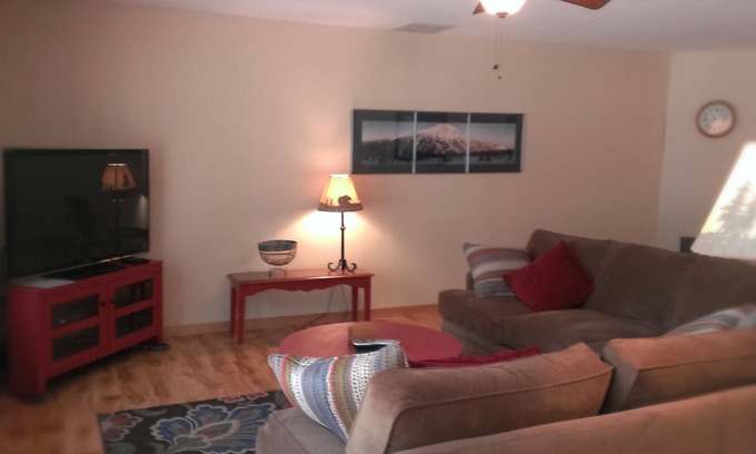 Mountain Village East House | Beautiful Sunriver Home with Hot Tub & Unlimited Swim Passes