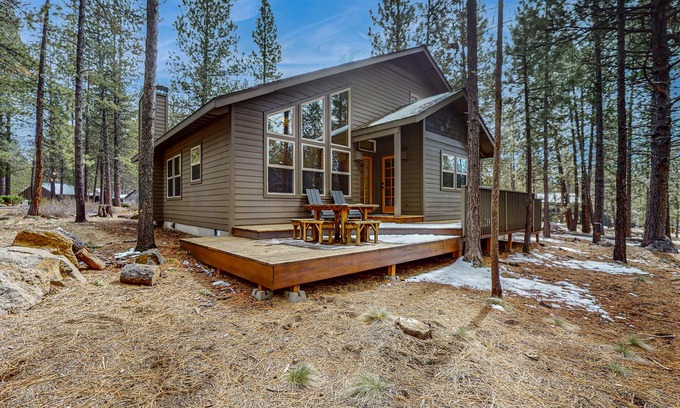 Overlook Park House | Relaxing Sunriver Retreat with Hot Tub & Pool Access